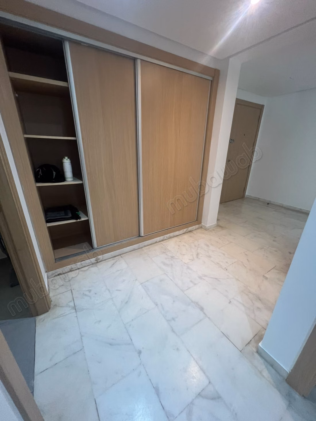 Superbe appartement à louer à Dar Bouazza. 
Superficie 114 m². 
Avec ascenseur et terrasse