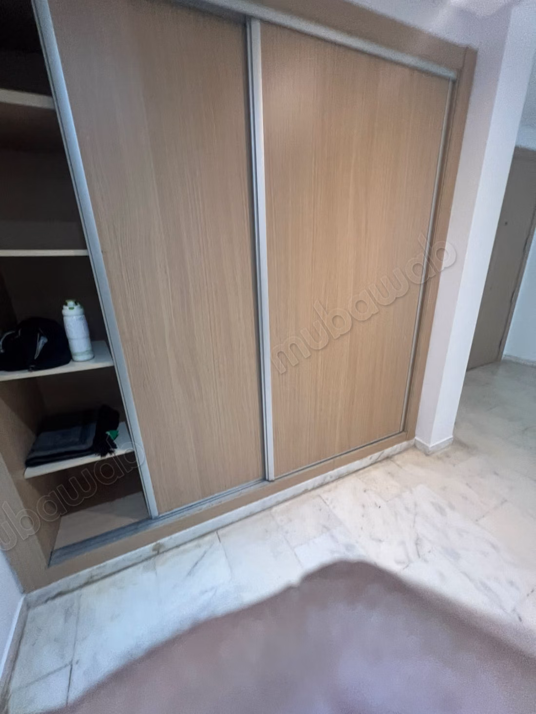 Superbe appartement à louer à Dar Bouazza. 
Superficie 114 m². 
Avec ascenseur et terrasse
