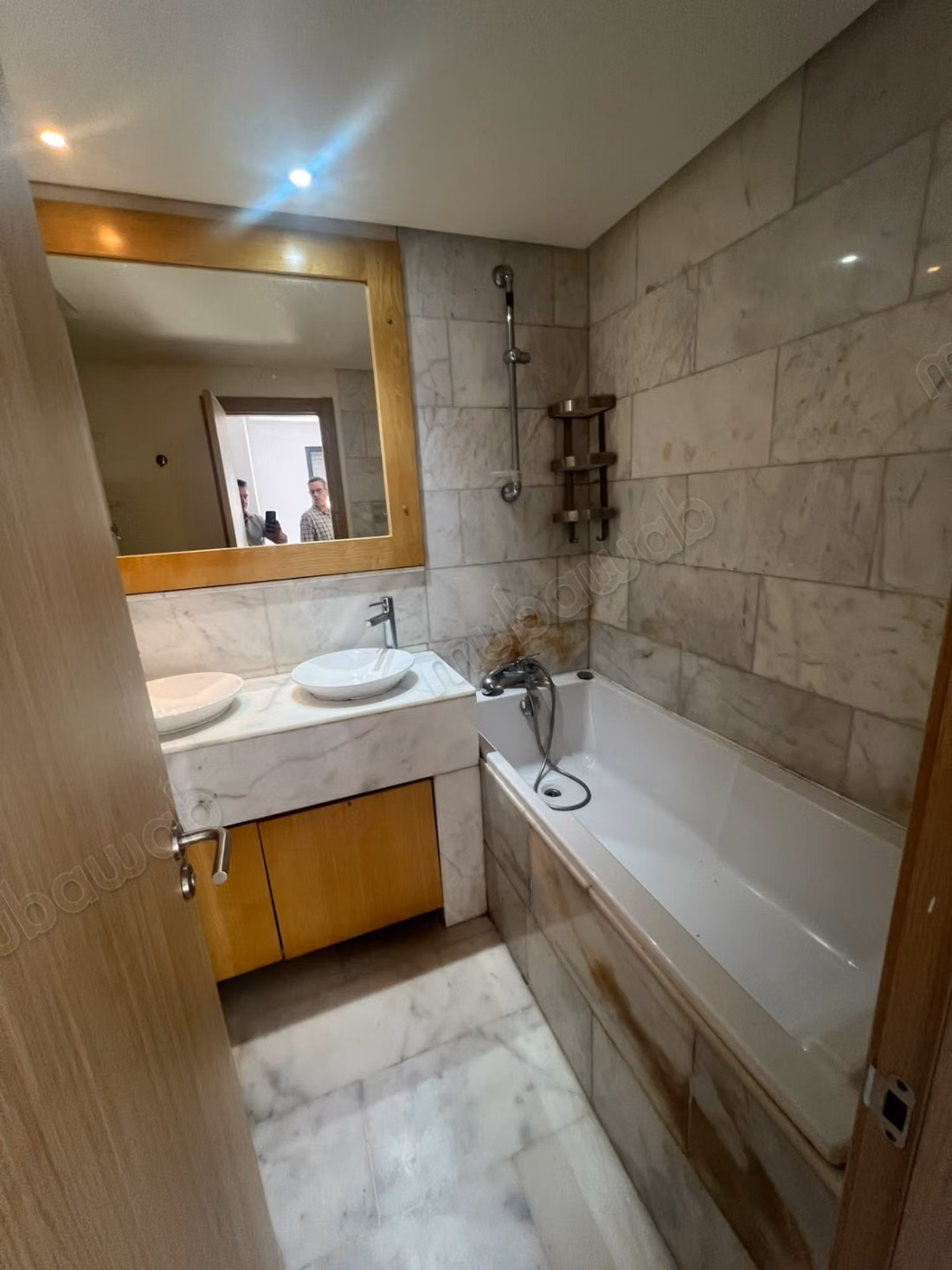 Superbe appartement à louer à Dar Bouazza. 
Superficie 114 m². 
Avec ascenseur et terrasse