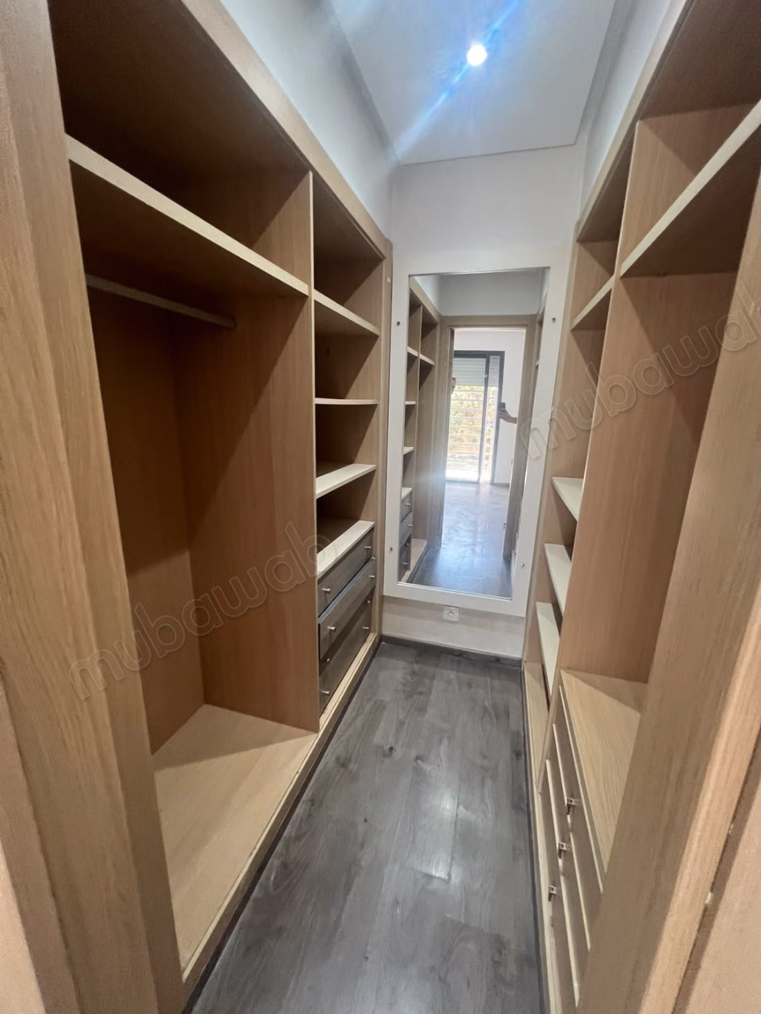 Superbe appartement à louer à Dar Bouazza. 
Superficie 114 m². 
Avec ascenseur et terrasse