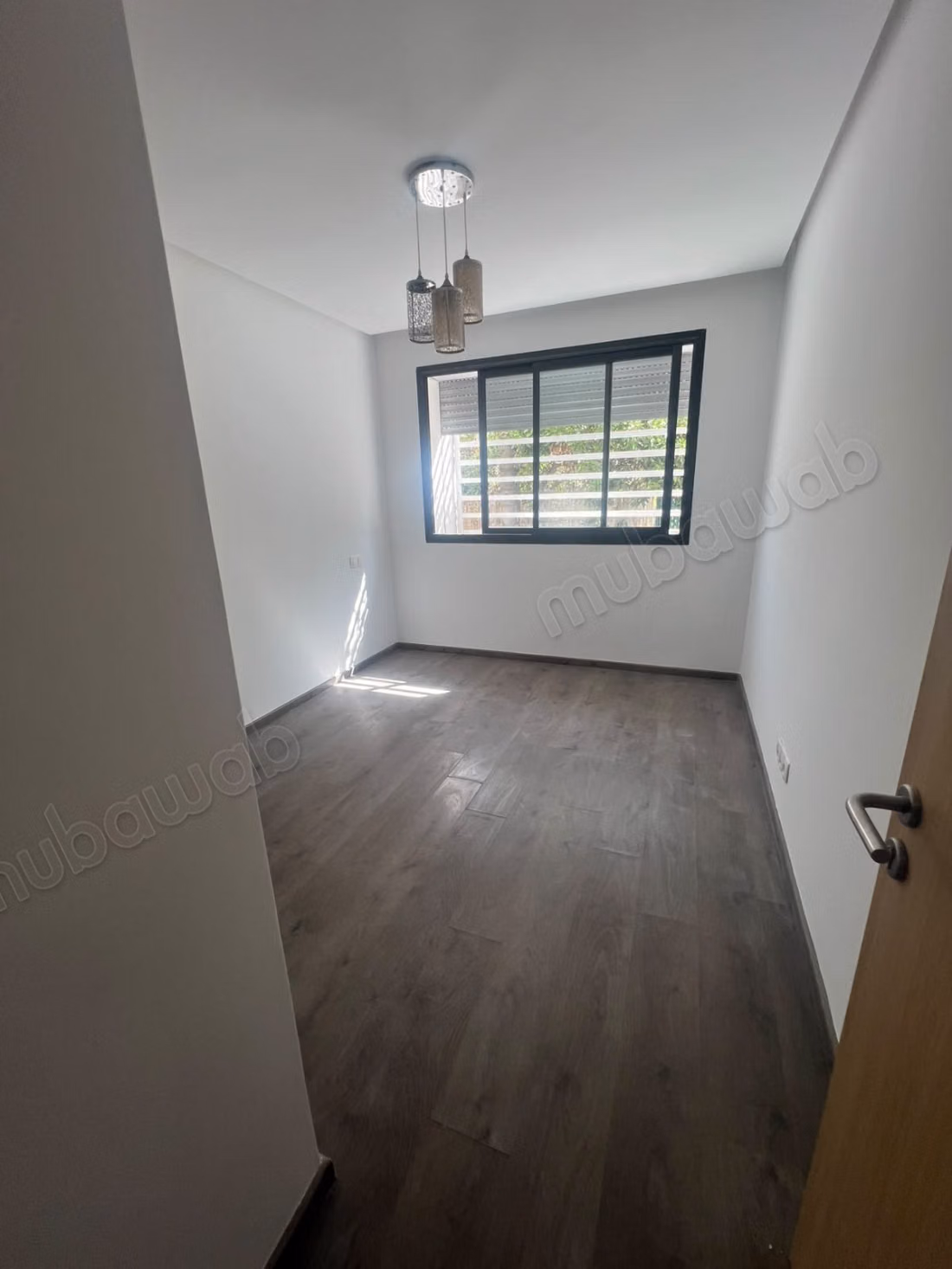 Superbe appartement à louer à Dar Bouazza. 
Superficie 114 m². 
Avec ascenseur et terrasse
