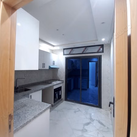 Appartement à l'achat à Tanja Balia. 3 pièces. Ascenseur balcon petit bâtiment