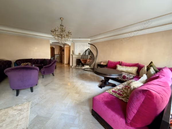 À VENDRE Appartement de prestige au Triangle d’Or