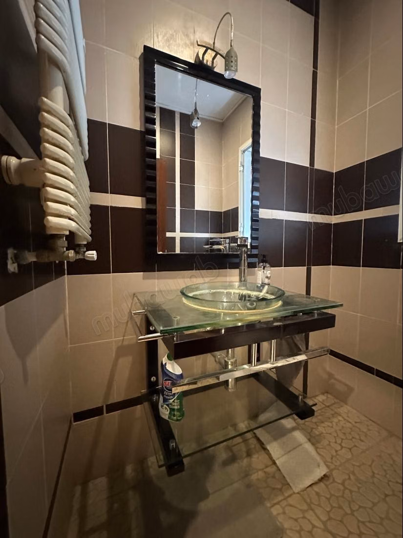 Louez votre maison à Les Berges Du Lac 2.6 pièces confortables. Fenêtres avec double vitrage et porte blindée