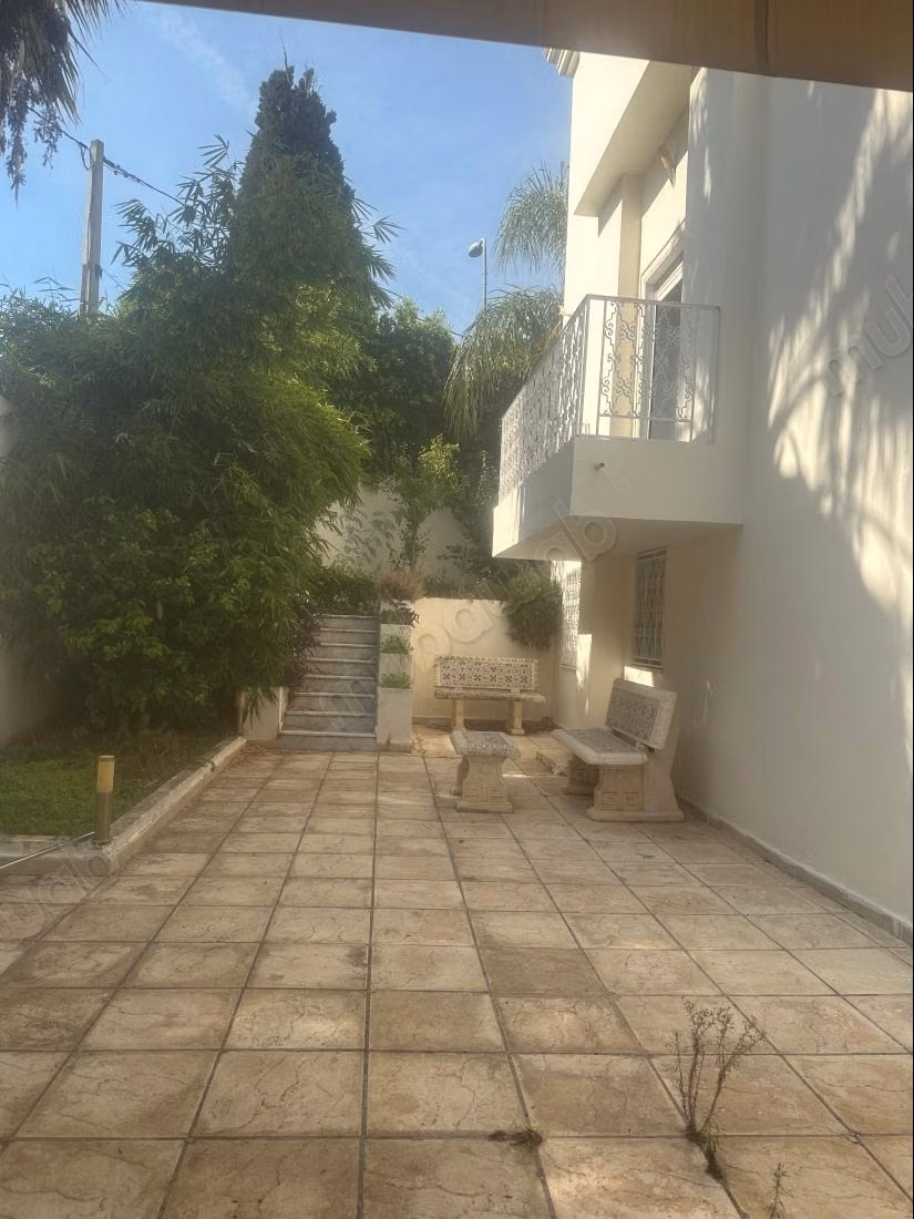 Louez votre maison à Les Berges Du Lac 2.6 pièces confortables. Fenêtres avec double vitrage et porte blindée
