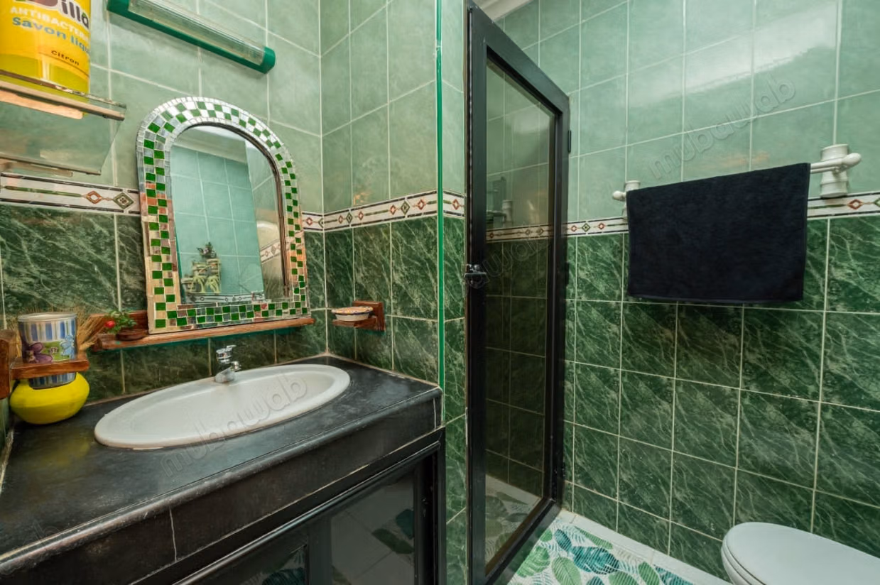 Très bel appartement en location à Route de Fez. 
2 belles chambres. 
Meublé