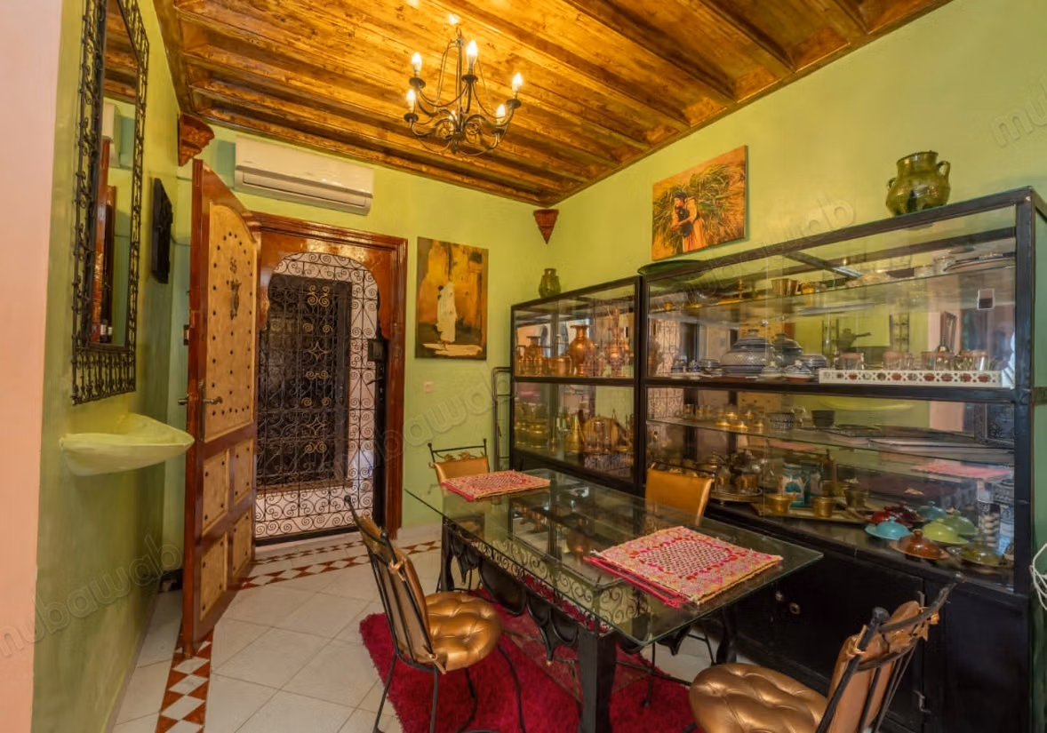 Très bel appartement en location à Route de Fez. 
2 belles chambres. 
Meublé