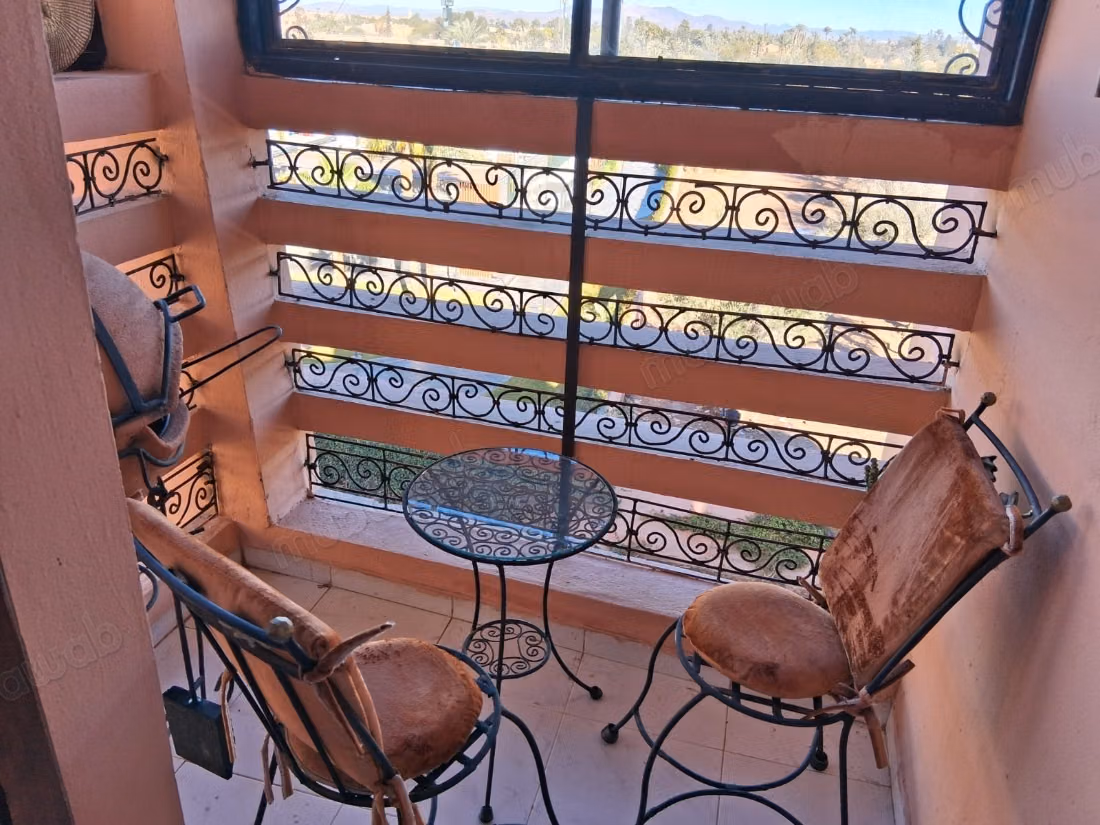 Très bel appartement en location à Route de Fez. 
2 belles chambres. 
Meublé