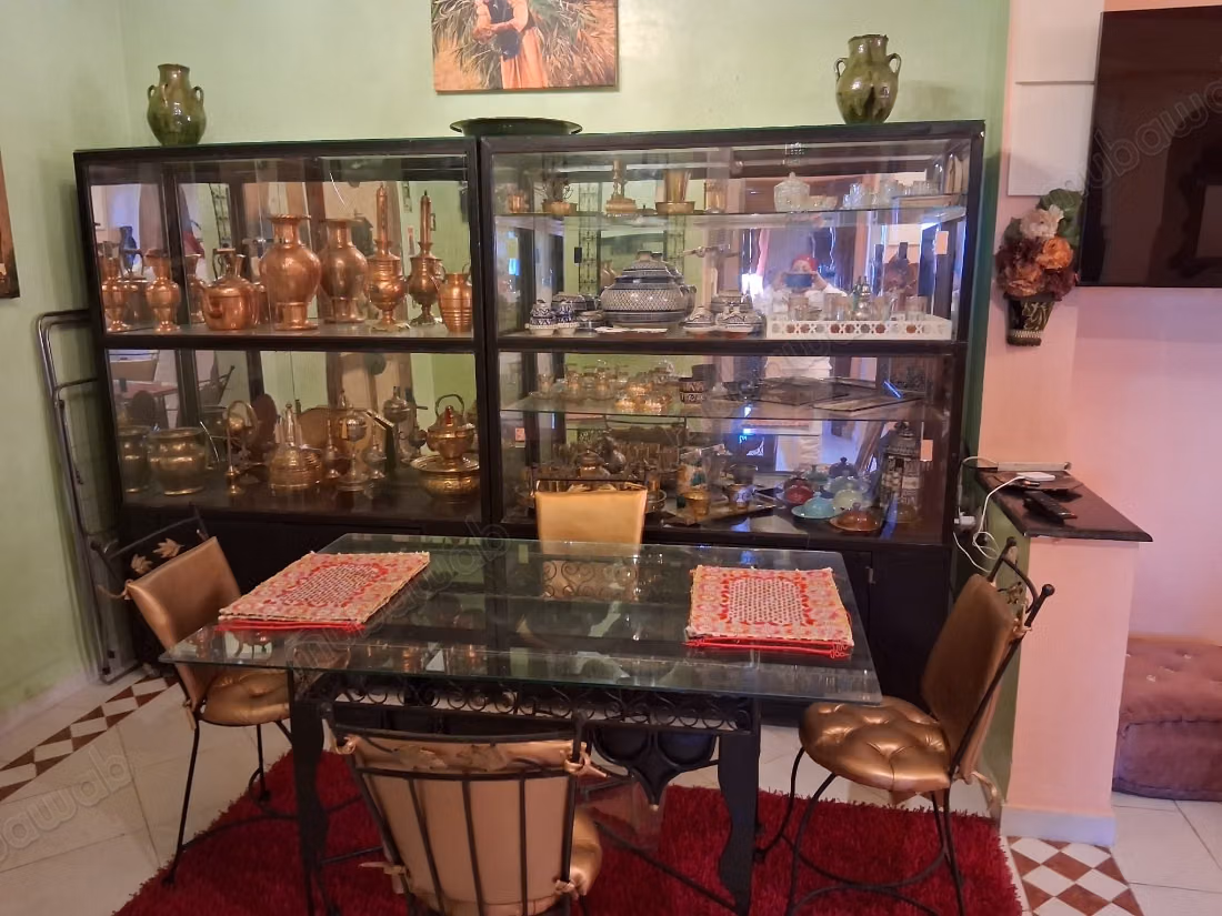 Très bel appartement en location à Route de Fez. 
2 belles chambres. 
Meublé