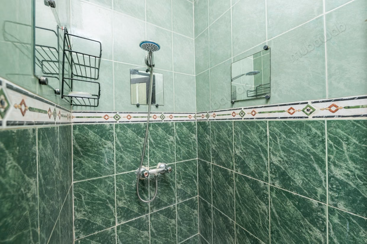 Très bel appartement en location à Route de Fez. 
2 belles chambres. 
Meublé