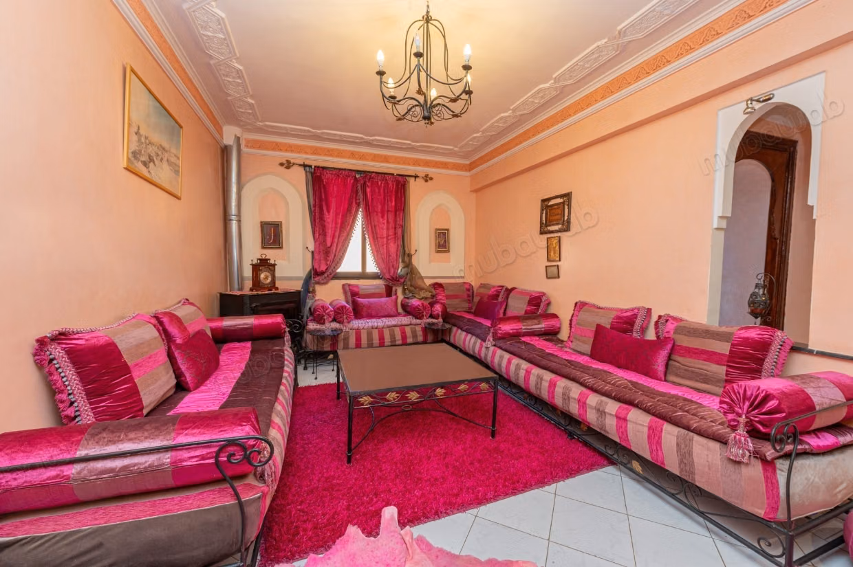 Très bel appartement en location à Route de Fez. 
2 belles chambres. 
Meublé