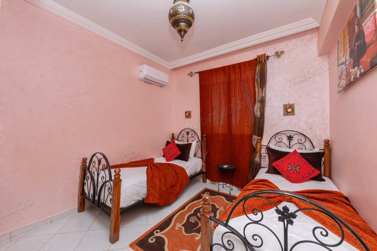 Très bel appartement en location à Route de Fez. 
2 belles chambres. 
Meublé