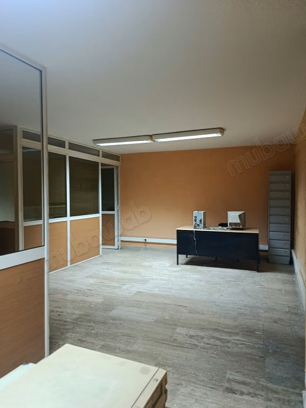 À vendre – bureau de 55 m² sur bd de la résistance