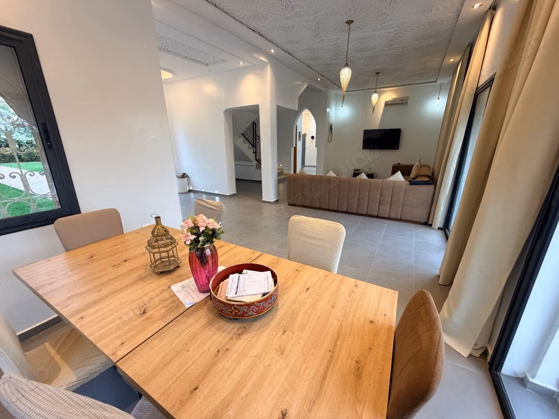 Villa neuve meublée avec piscine 4 chambres avec salles de bain