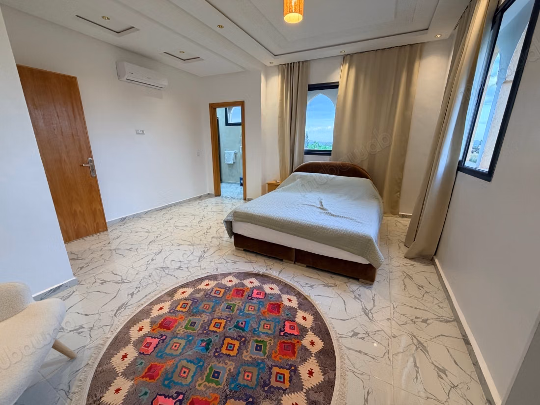 Villa neuve meublée avec piscine 4 chambres avec salles de bain