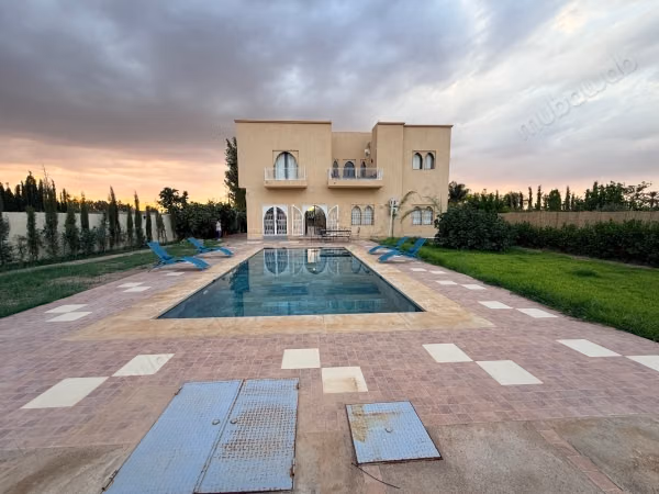 Villa neuve meublée avec piscine 4 chambres avec salles de bain