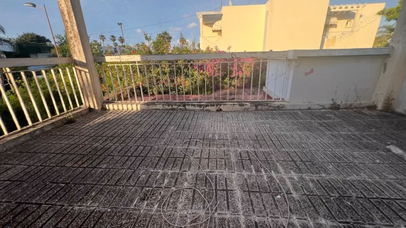 Villa à démolir à vendre – 1 000 m²