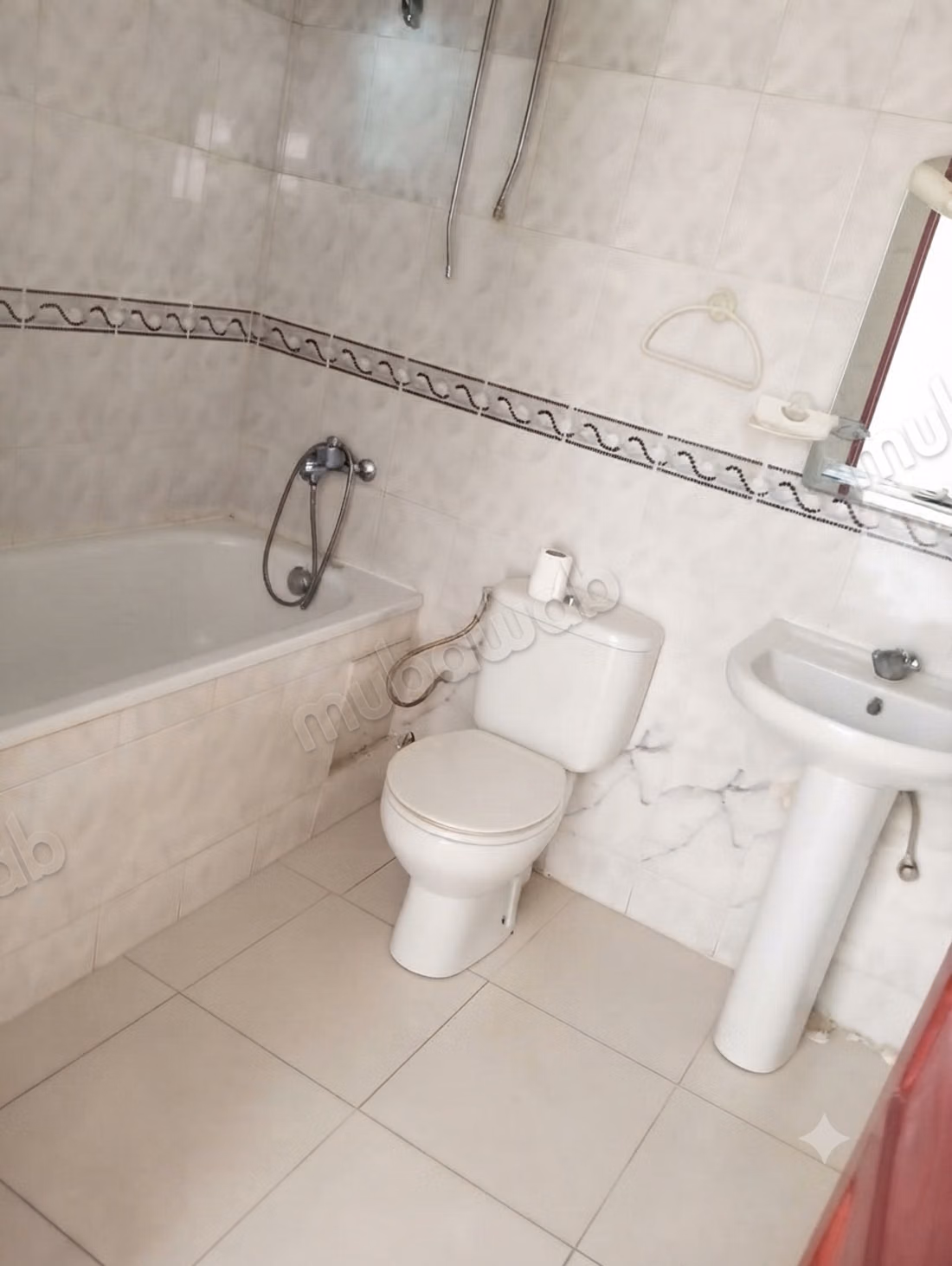 Apartamento en venta en el barrio de Wadi Fes, Calle 5, No. 78, en la entrada de la ciudad de Fez, cerca de Marjan y específicamente en la zona de Wadi Fes, la ciudad histórica conocida por su vitalidad y encanto cultural.