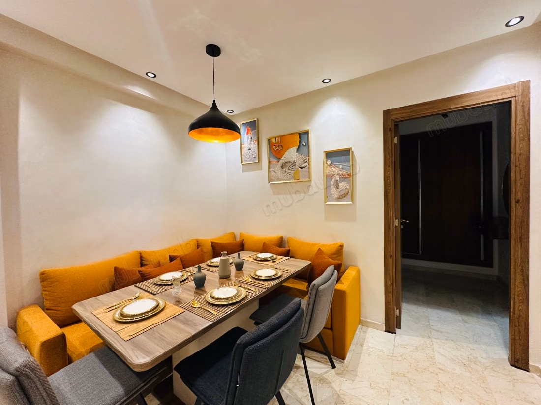 Très bel appartement en location à Guéliz. 
Surface de 110 m². 
Bien meublé