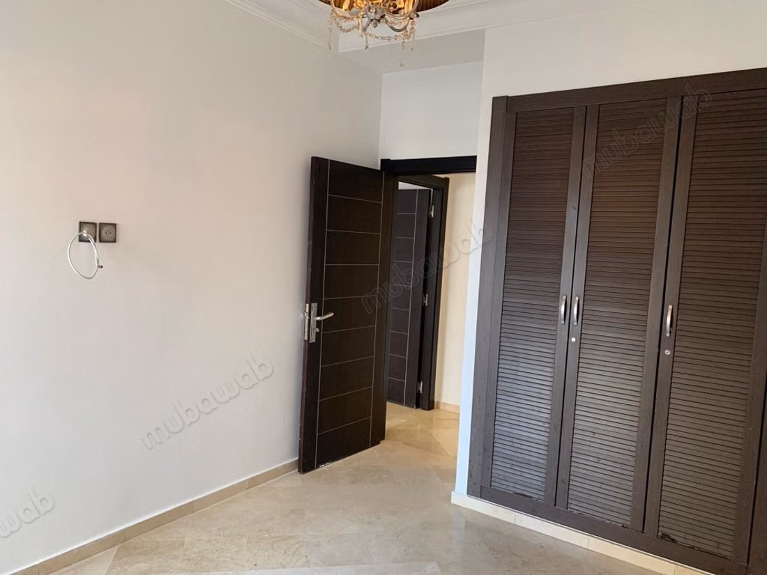 Appartement à vendre à Triangle d'Or. 5 pièces confortables. Salon contemporain