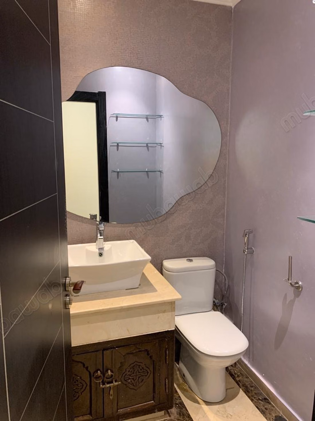 Appartement à vendre à Triangle d'Or. 5 pièces confortables. Salon contemporain