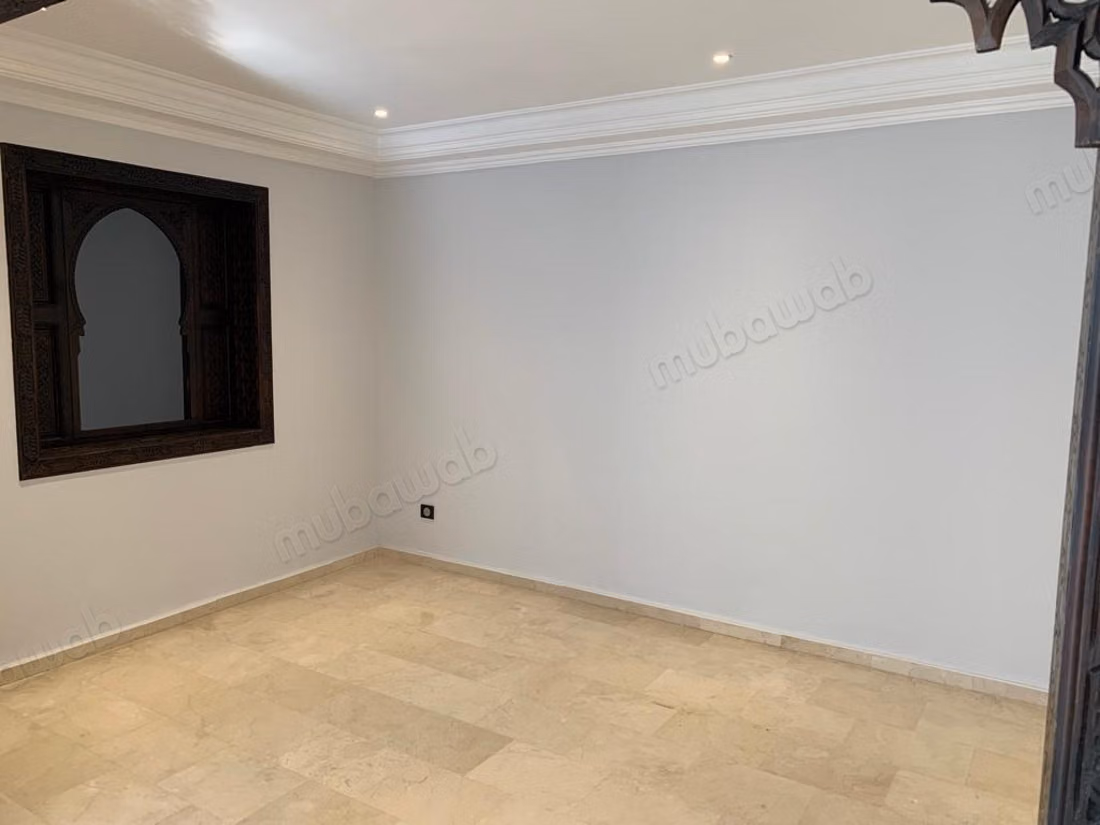 Appartement à vendre à Triangle d'Or. 5 pièces confortables. Salon contemporain