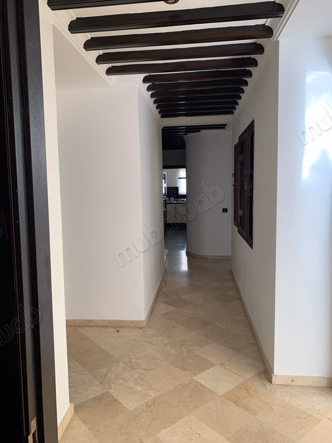 Appartement à vendre à Triangle d'Or. 5 pièces confortables. Salon contemporain