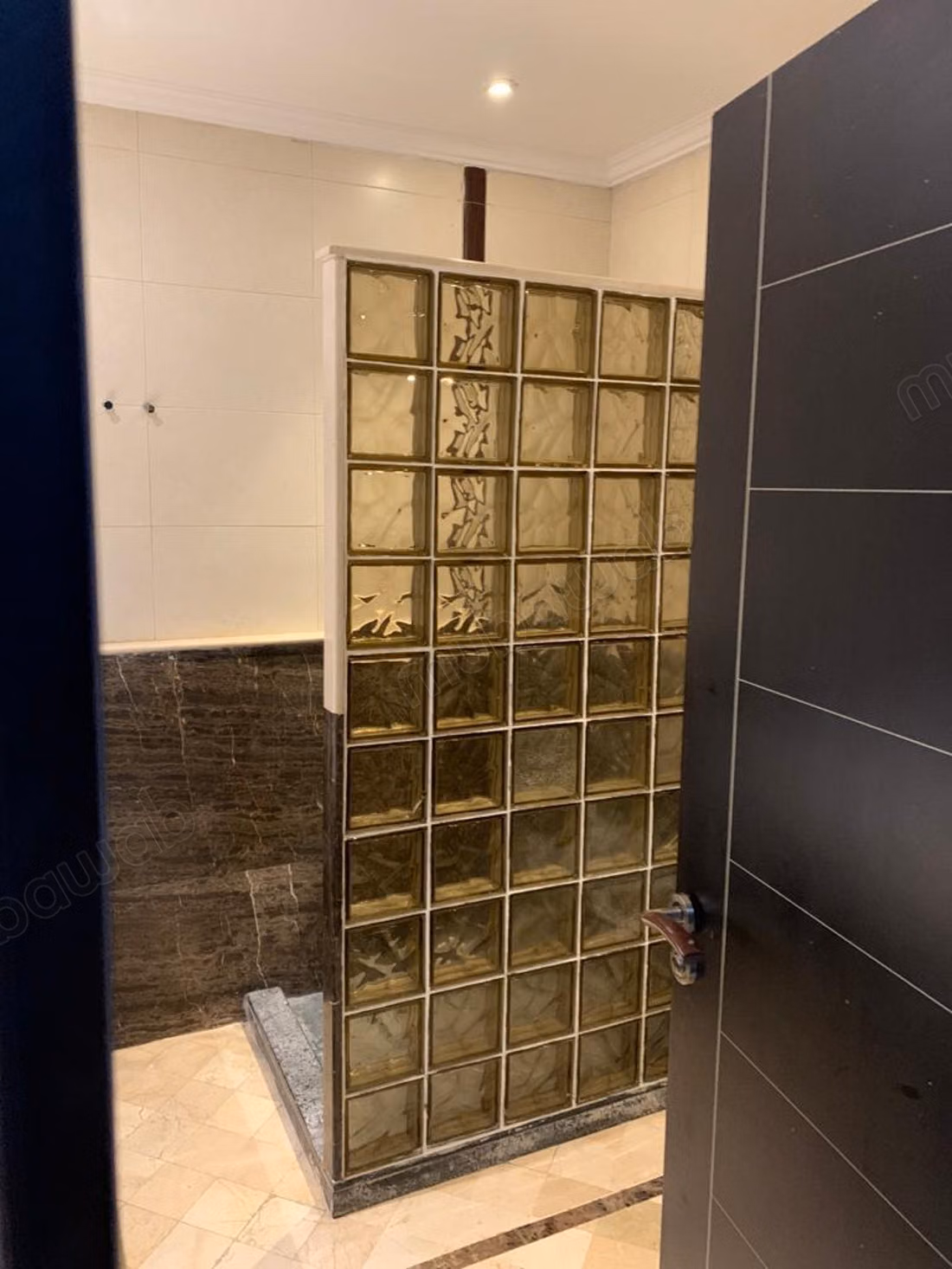 Appartement à vendre à Triangle d'Or. 5 pièces confortables. Salon contemporain