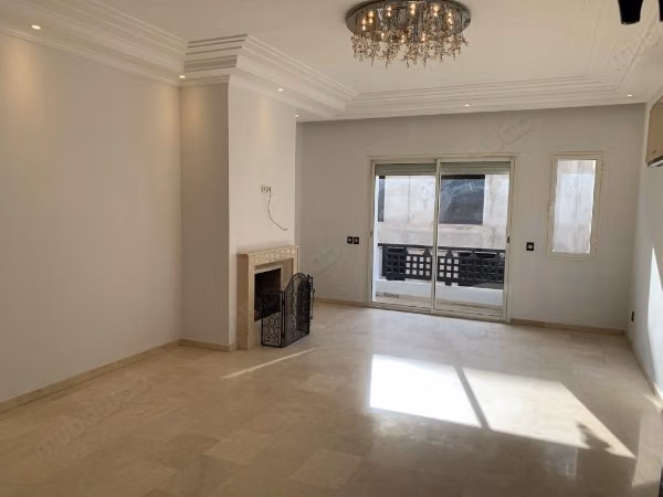 Appartement à vendre à Triangle d'Or. 5 pièces confortables. Salon contemporain