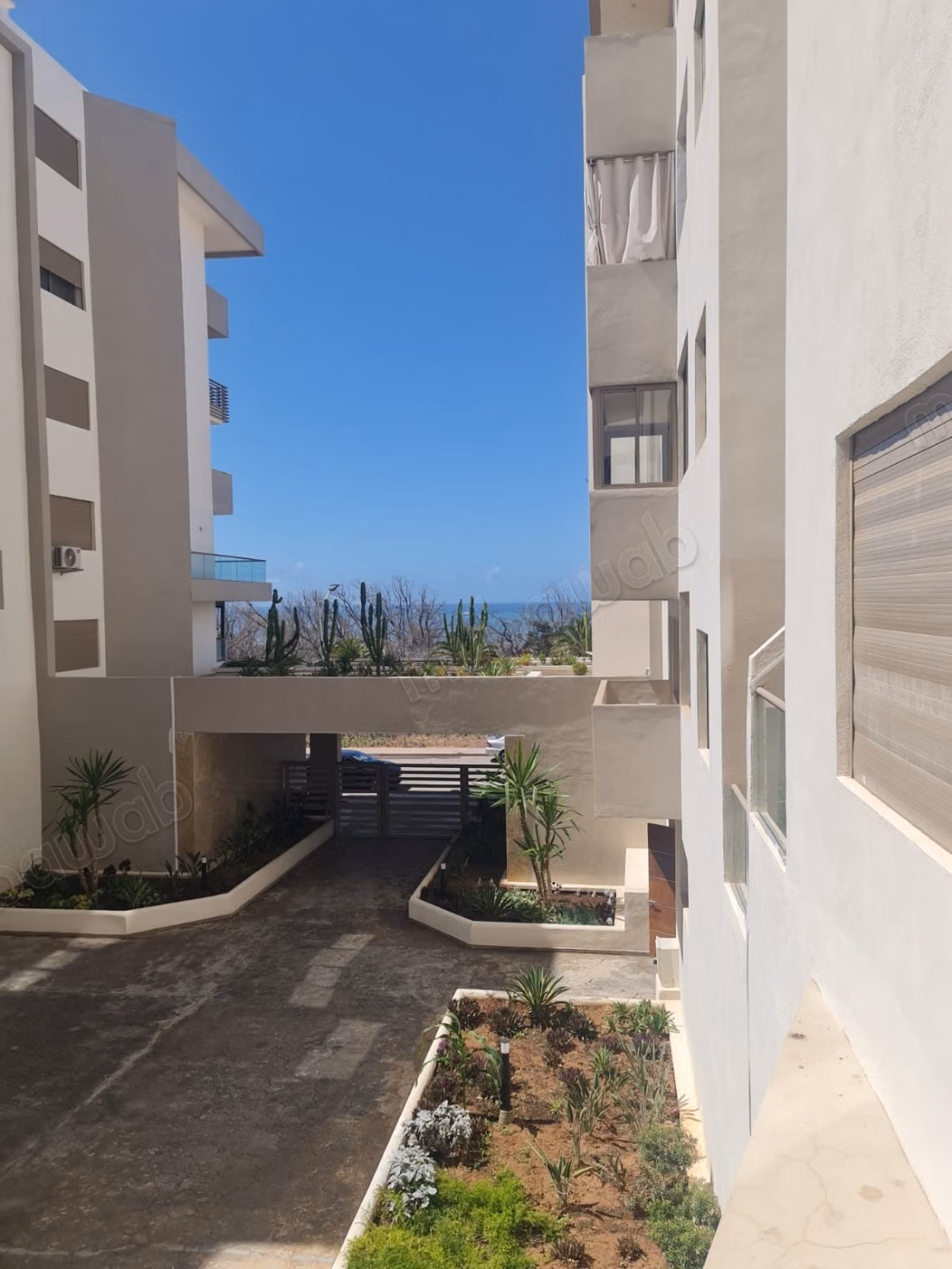 Prachtig appartement te huur in Anza. 2 kamers en 1 woonkamer. Lift en terras