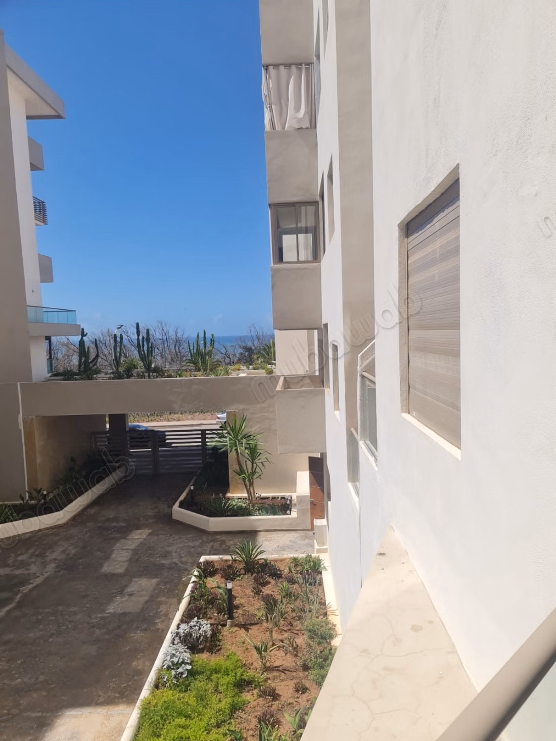 Prachtig appartement te huur in Anza. 2 kamers en 1 woonkamer. Lift en terras