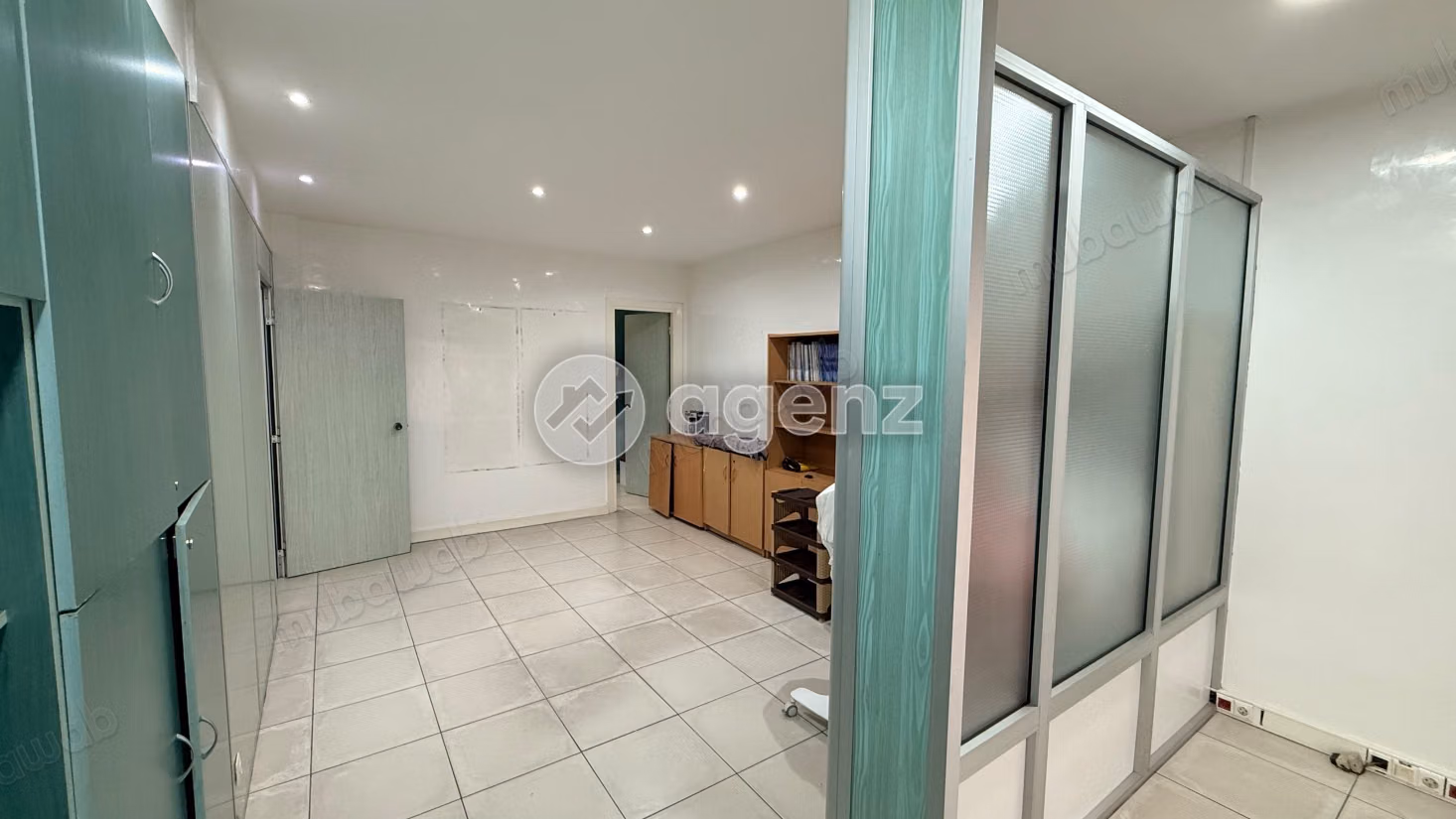 Bureau à vendre 107 m² 
Ziraoui Casablanca