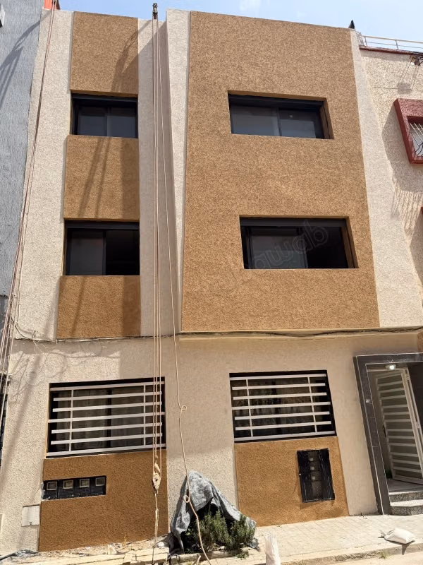 Bel appartement à vendre à Bir Rami Est. 2 pièces. Cuisine entièrement équipée