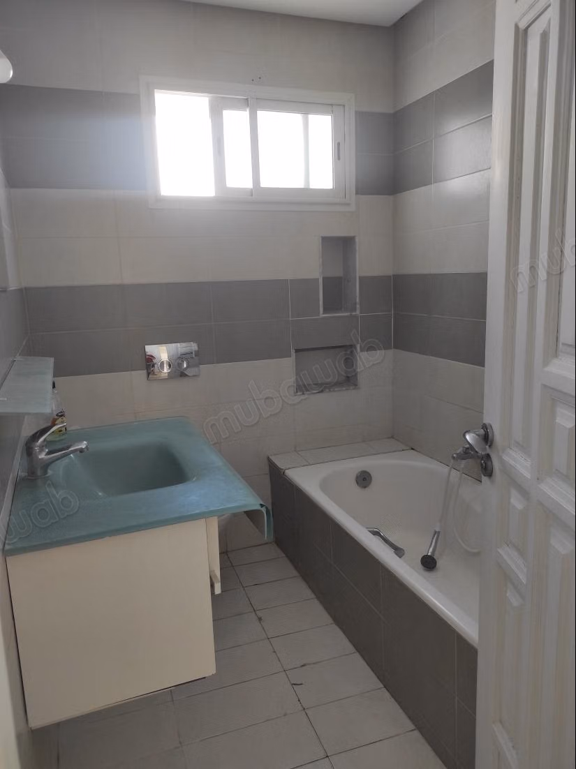 A louer Villa de 6 pièces au Lac 2 
Tunis