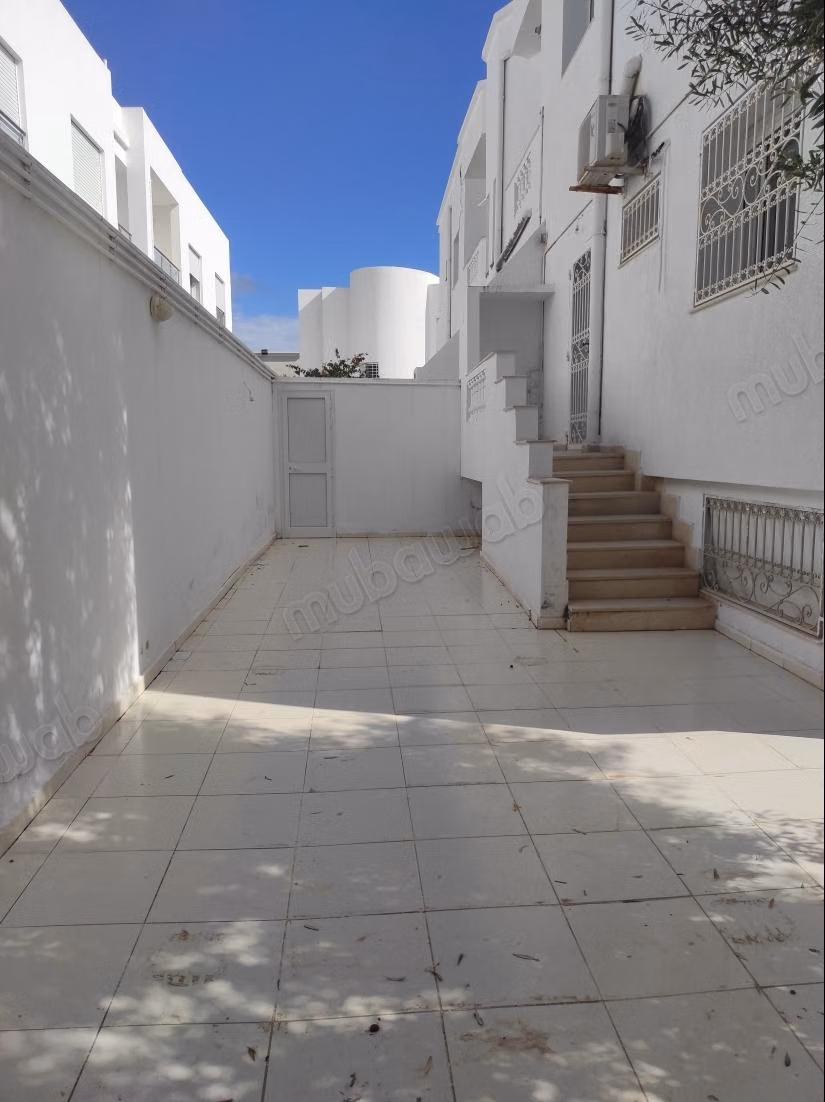 A louer Villa de 6 pièces au Lac 2 
Tunis