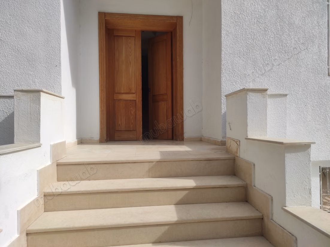 A louer Villa de 6 pièces au Lac 2 
Tunis