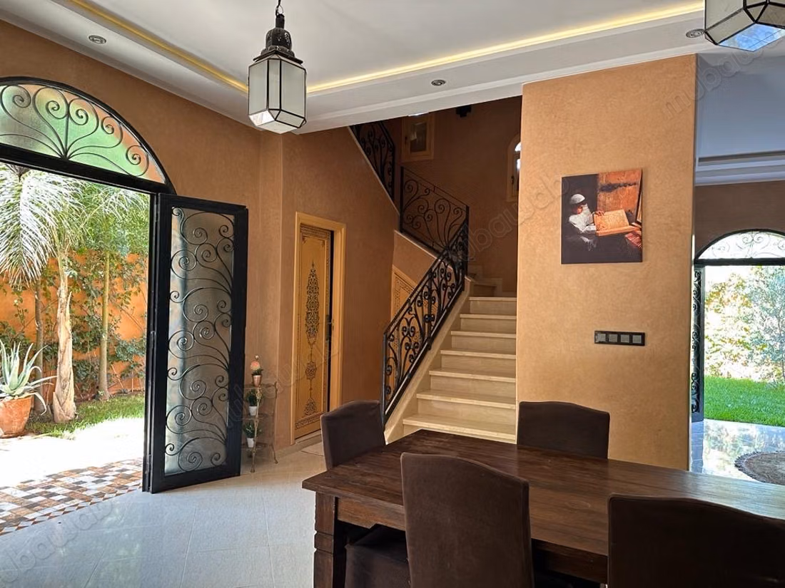 Maison de haute qualité à vendre dans la Route de l'Ourika. Surface de 120 m². Dressing.