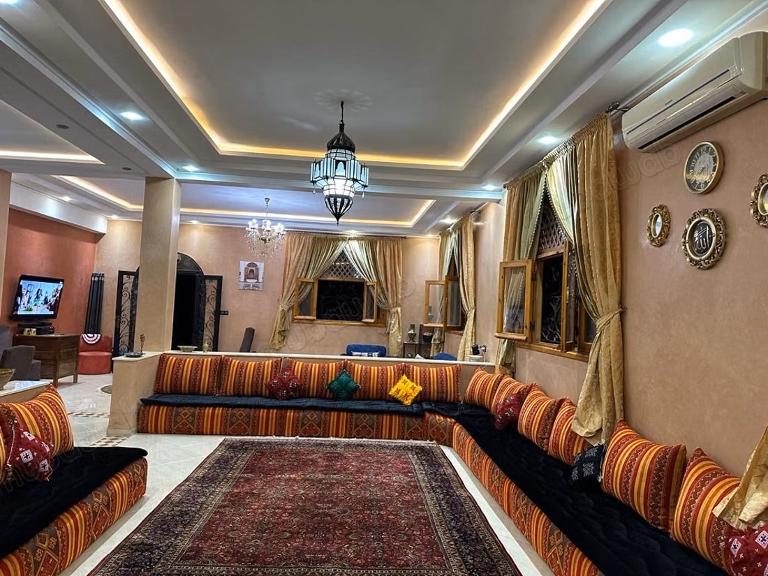 Maison de haute qualité à vendre dans la Route de l'Ourika. Surface de 120 m². Dressing.
