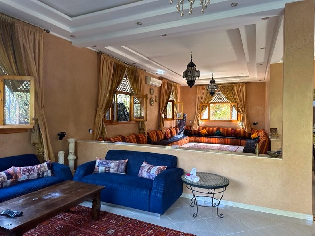 Maison de haute qualité à vendre dans la Route de l'Ourika. Surface de 120 m². Dressing.