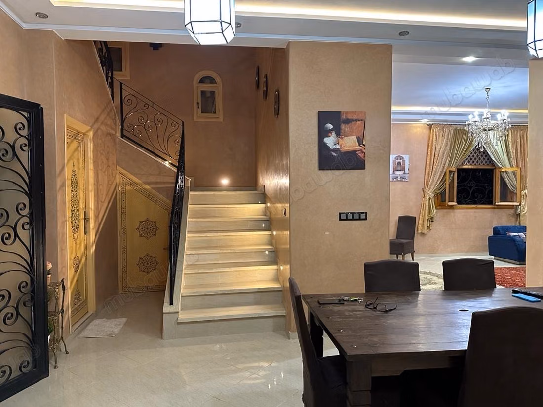 Maison de haute qualité à vendre dans la Route de l'Ourika. Surface de 120 m². Dressing.