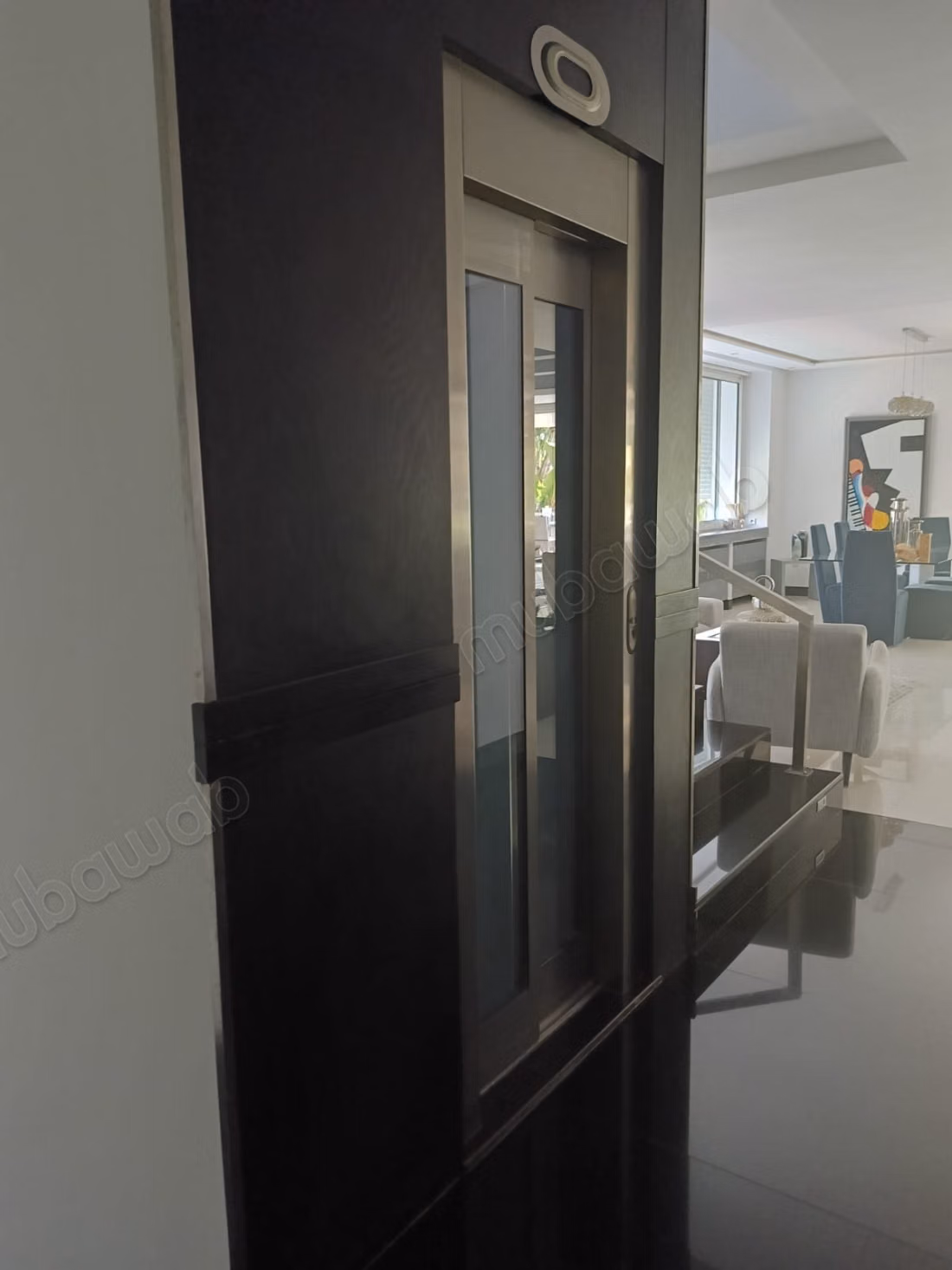 Maison de haut standing à vendre à Souissi. 
Surface totale 2000 m². 
Vue sur mer et porte blindée