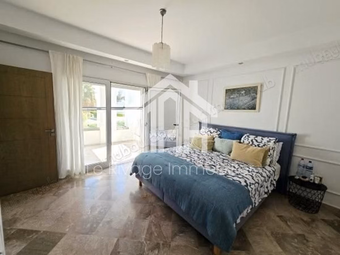 Une villa S4 avec piscine et jardin a Gammarth