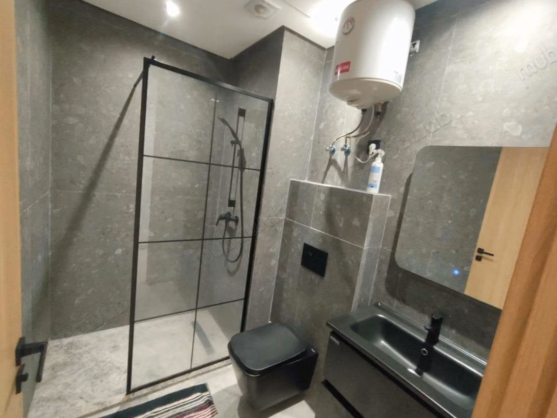 Studio meublé 45m² 
Bd Abdelmoumen 
TRAM