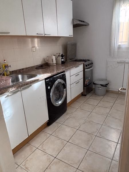 Appartement à louer à Yasmine Hammamet. 
3 grandes pièces. 
Bien meublé