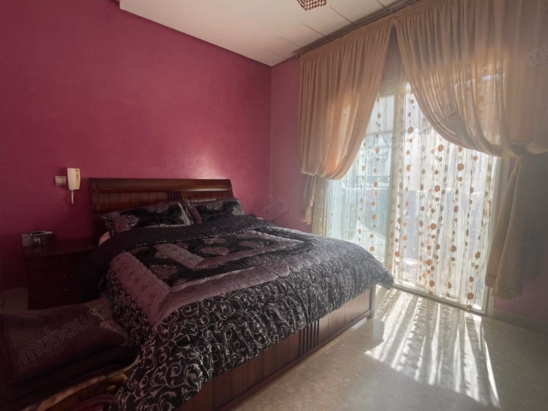 Superbe villa à louer à Founti. 
4 belles chambres. 
Meublé