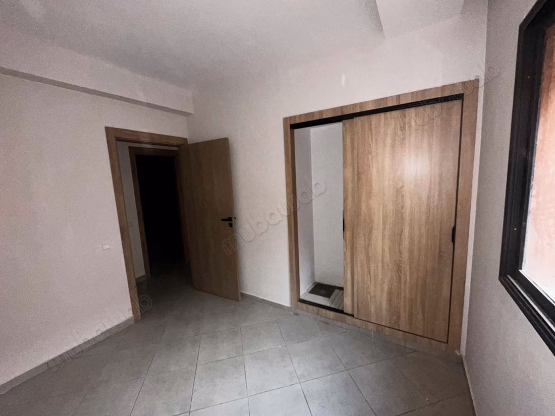Appartamento 3 camere e soggiorno ad Azzouzia 2700 DH all'anno