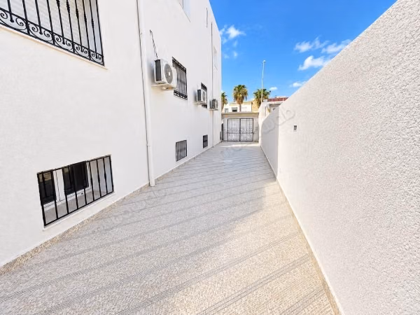 Rez de chaussée de villa S3 à louer