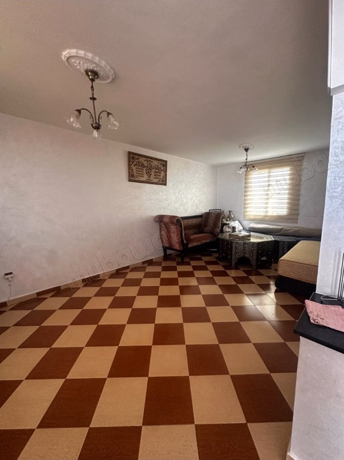 Somptueuse villa à vendre à Zone Industrielle. 9 pièces confortables. Places de parking et beau jardin
