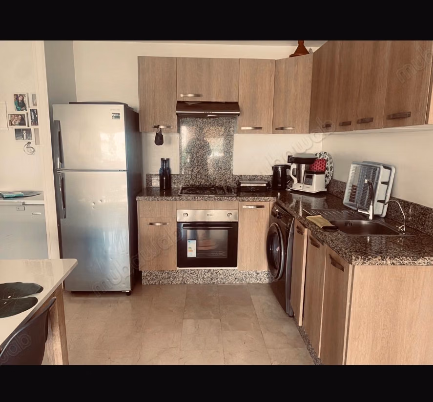 Vente d'un bel appartement à Sidi Rahal.
Surface totale 130 m².
Meublé