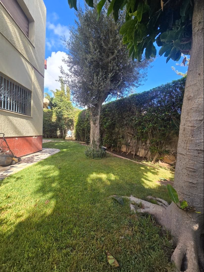 Villa de esquina para renovar en CIL